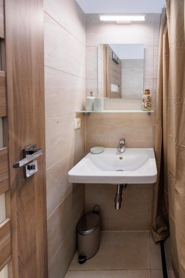 Cozy Market-Square Retreat Located In The Heart Of The 10Th District Wien Exteriör bild