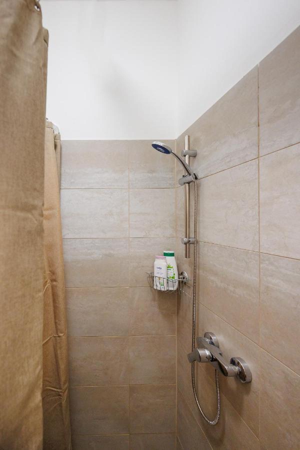 Cozy Market-Square Retreat Located In The Heart Of The 10Th District Wien Exteriör bild