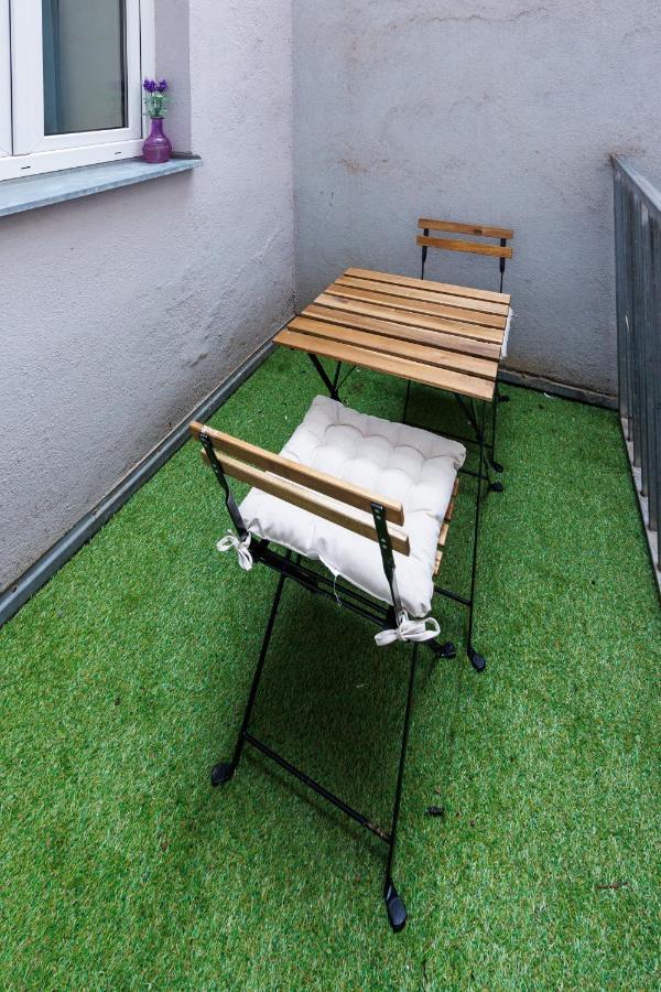 Cozy Market-Square Retreat Located In The Heart Of The 10Th District Wien Exteriör bild