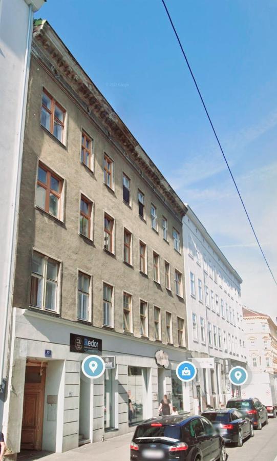 Cozy Market-Square Retreat Located In The Heart Of The 10Th District Wien Exteriör bild